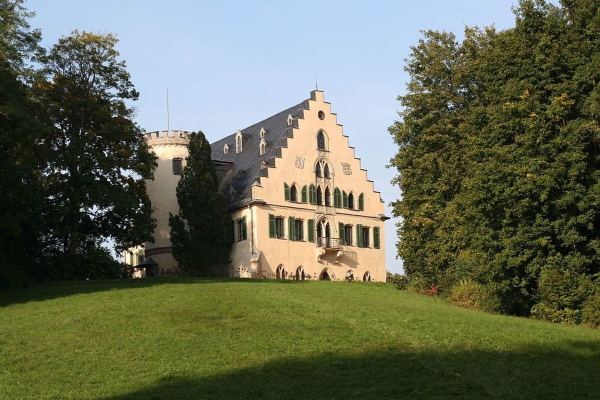 Schloss Rosenau from another angle.
