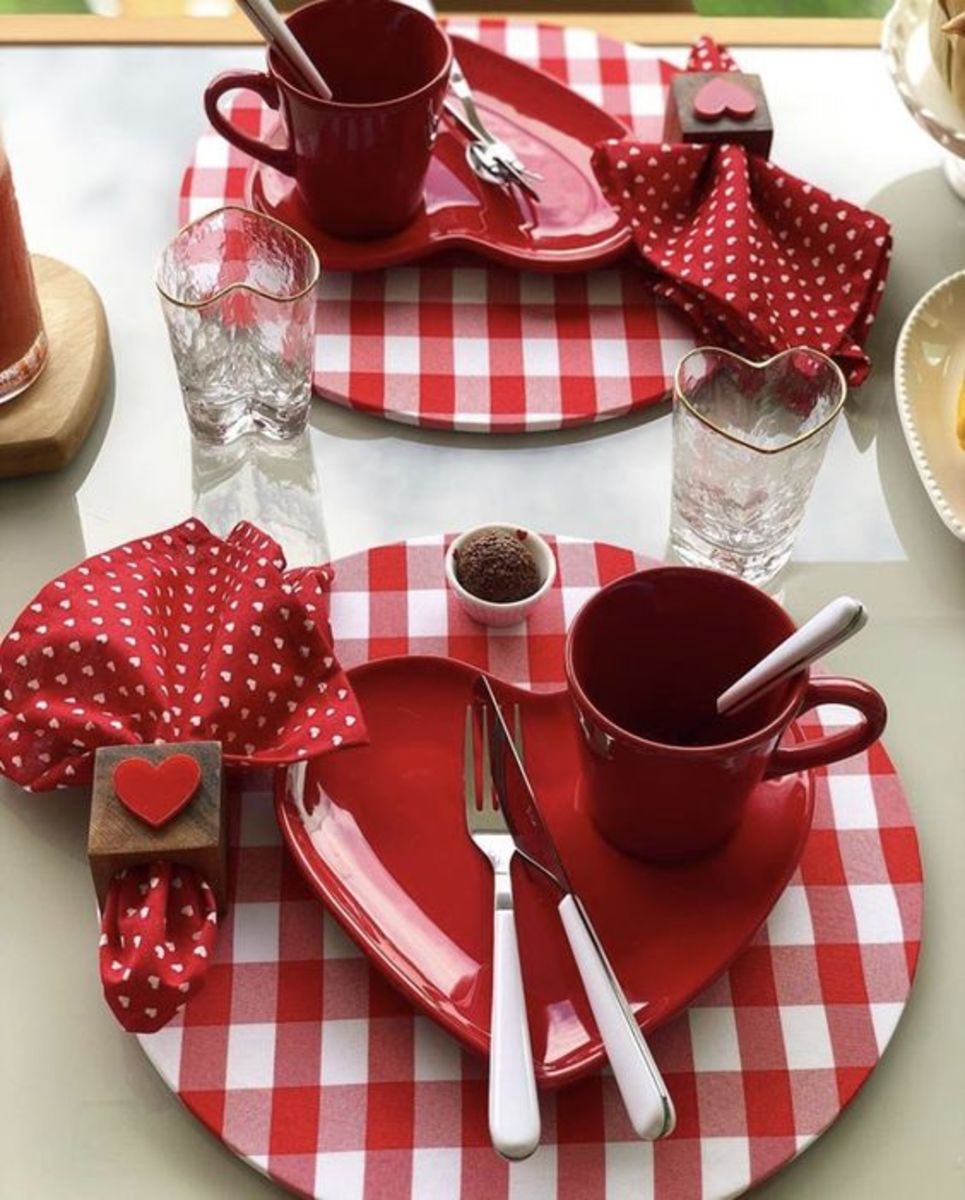 Valentine's Table Decor DIY - Hootshack