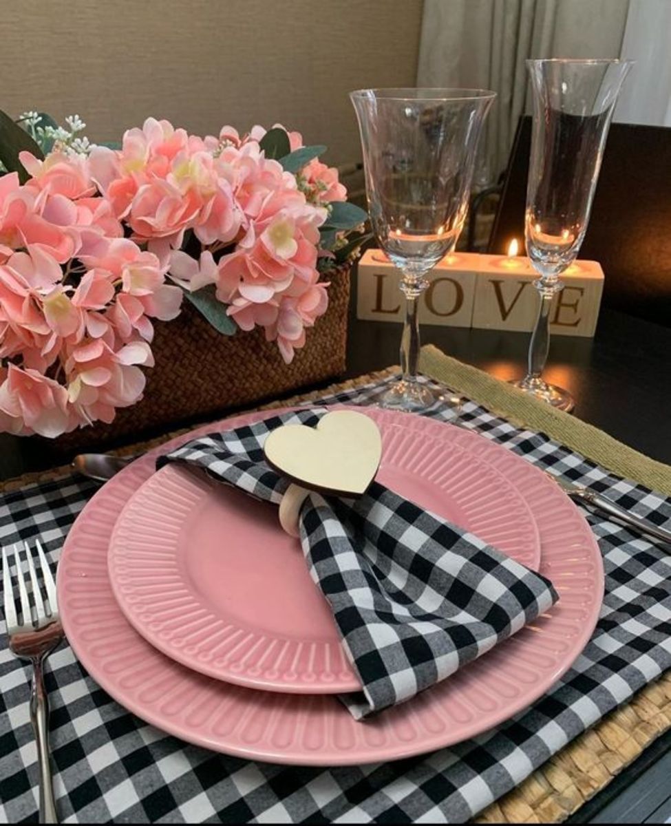 Valentine's Table Decor DIY - Hootshack