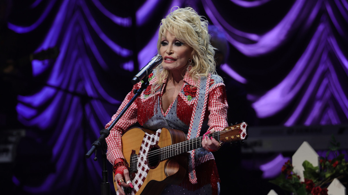 Dolly Parton: Secrets to Her Songwriting Success