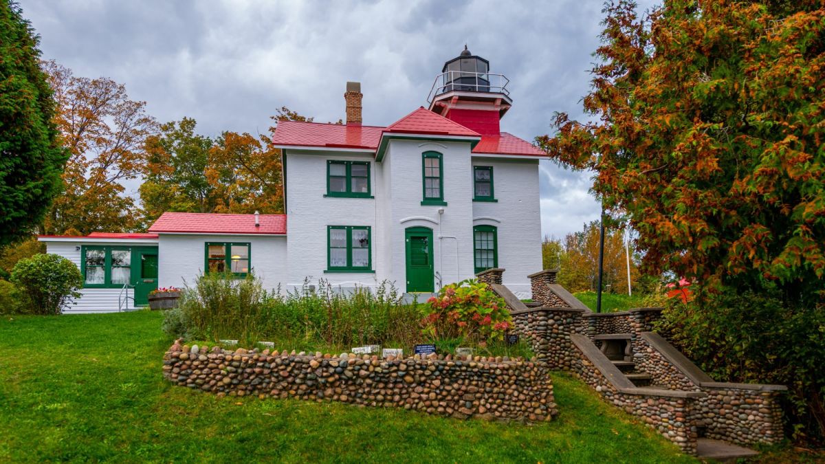 Work and Live in a Great Lakes Lighthouse on Vacation