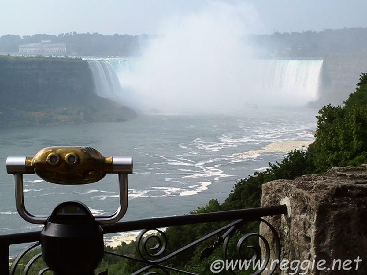 Viewing platform over looking Niagara Falls