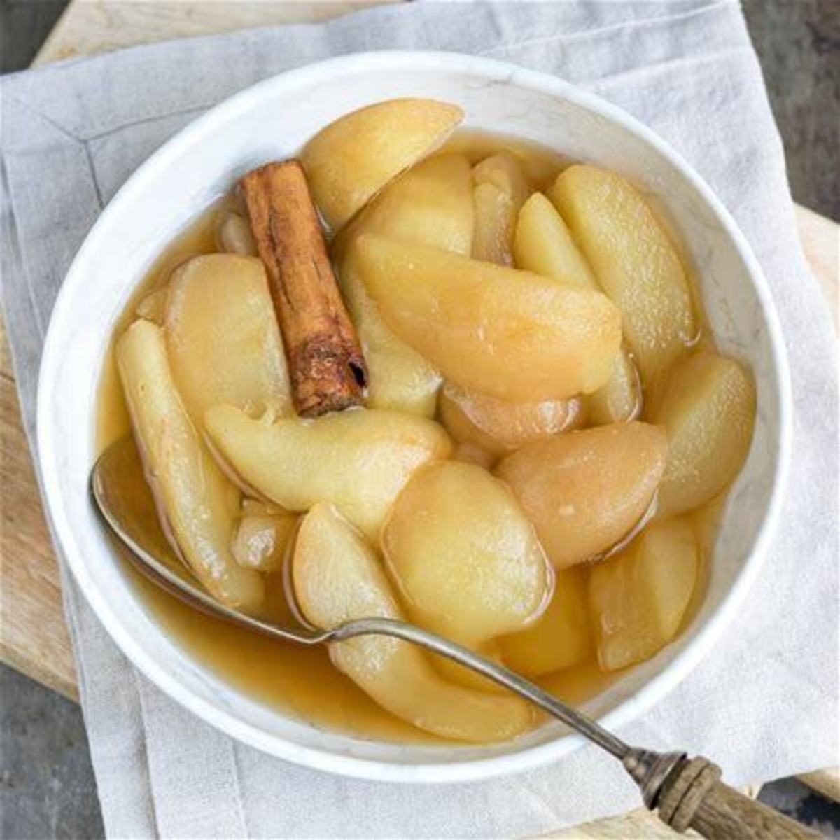 Cinnamon stewed pears. Cinnamon stewed pears.
