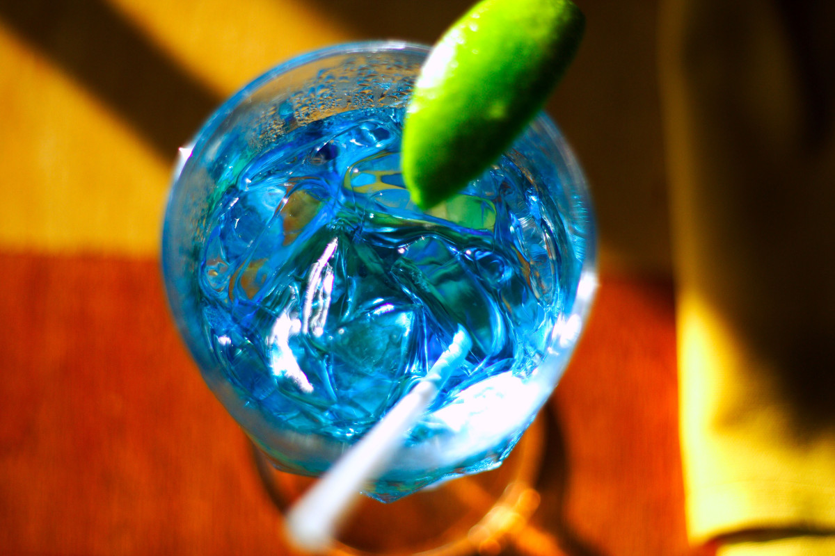 10 Delicious Blue Curaçao Cocktails That Will Wow Your Guests