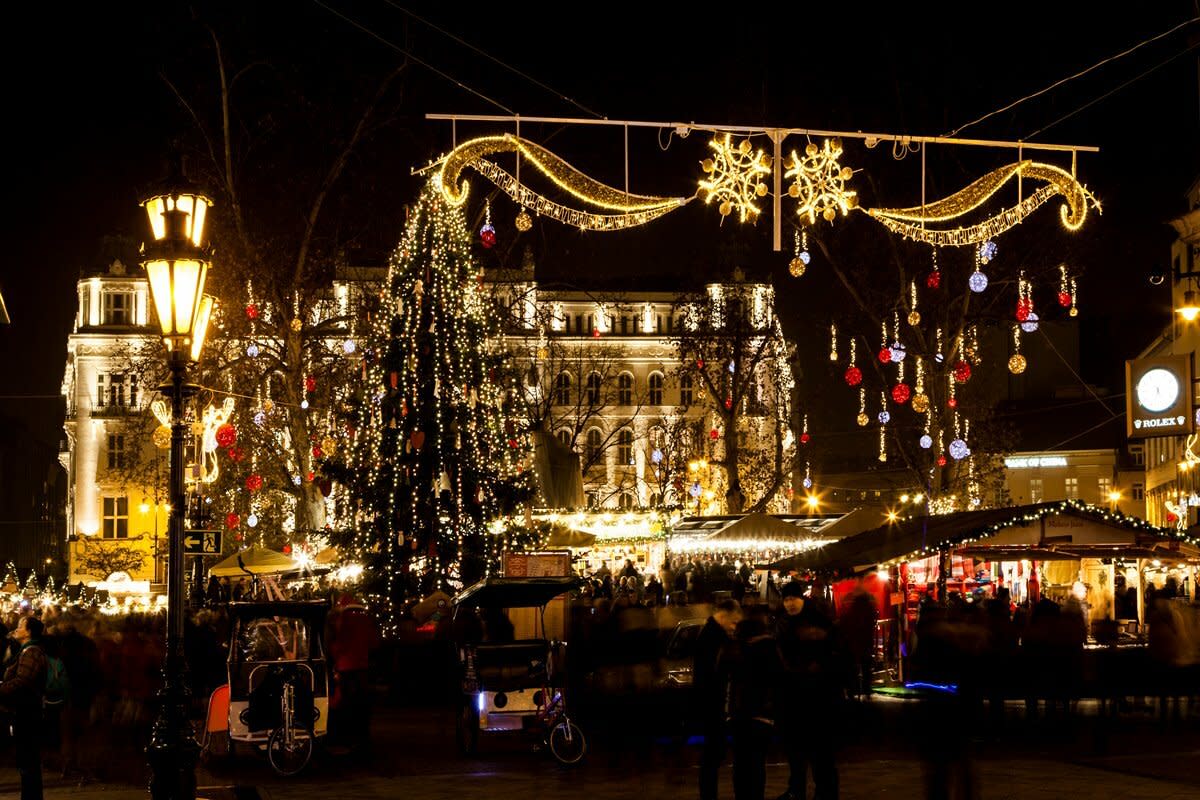 This Is How the Festive Lights Shine in Budapest