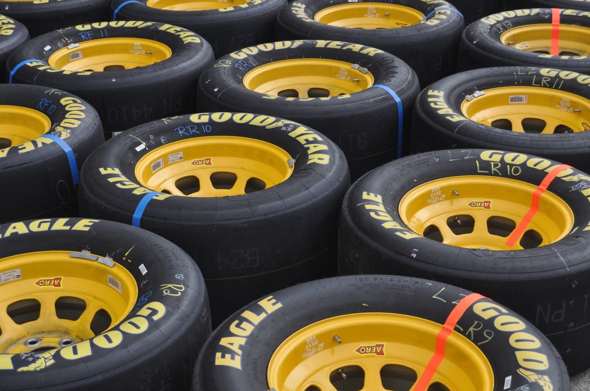 Different Types of Car Tires According to Purpose