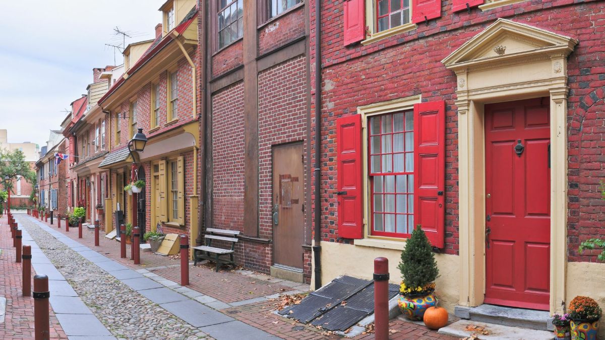 Elfreth's Alley: The Oldest Residential Street in America