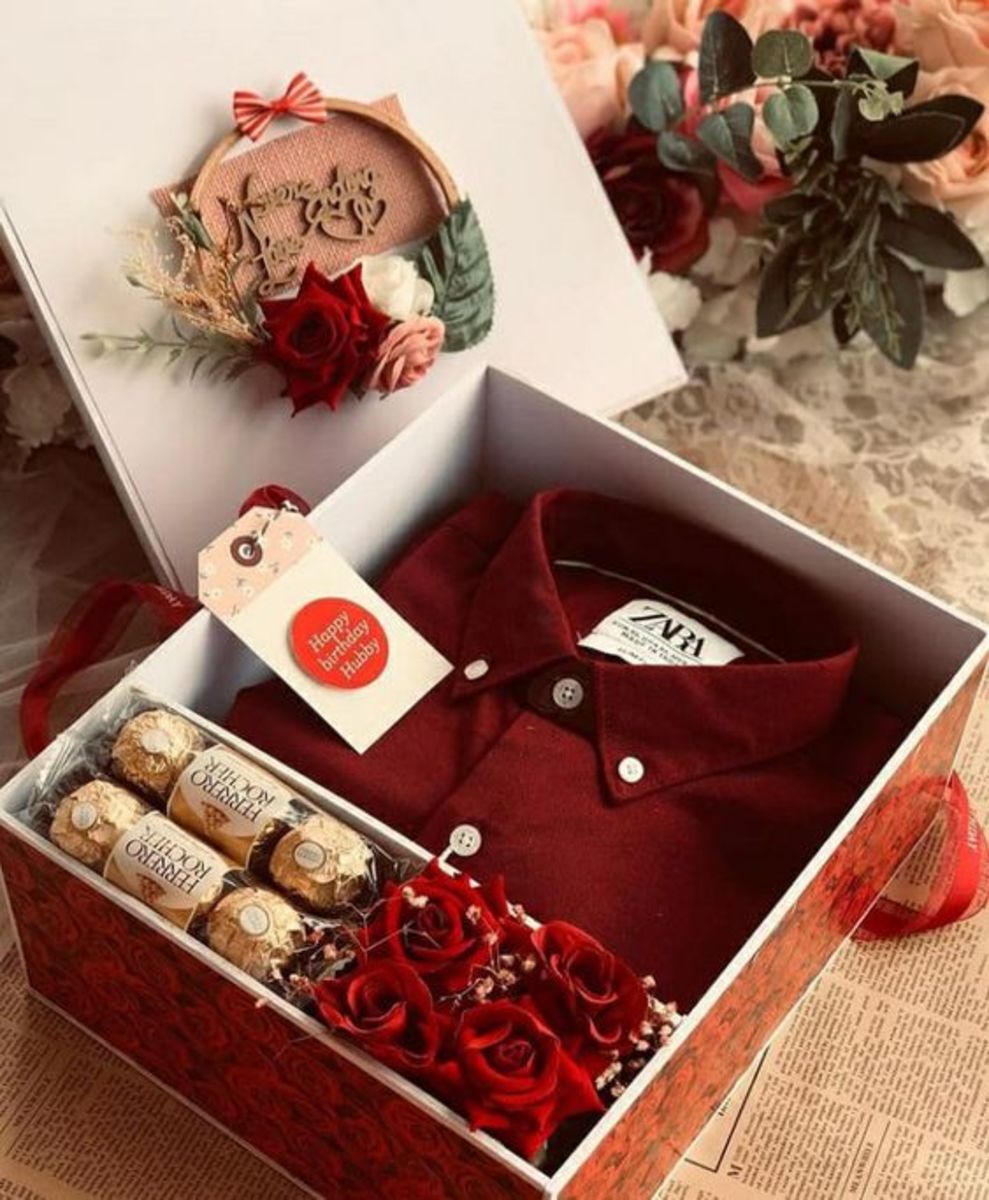 Buy Romantic Valentine Day Gifts For Hubby - Angroos