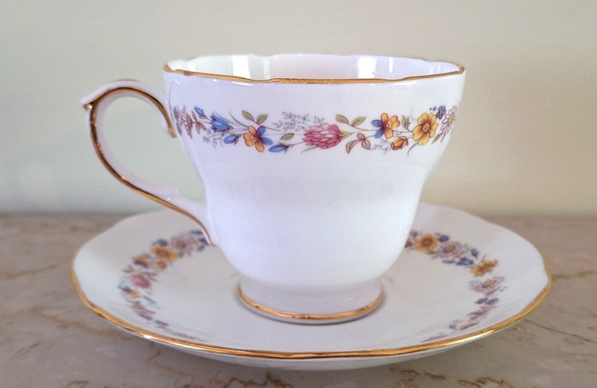 Tasse Et Soucoupe Vintage à Pied - Décor Bleu, Blanc, Or (doré)