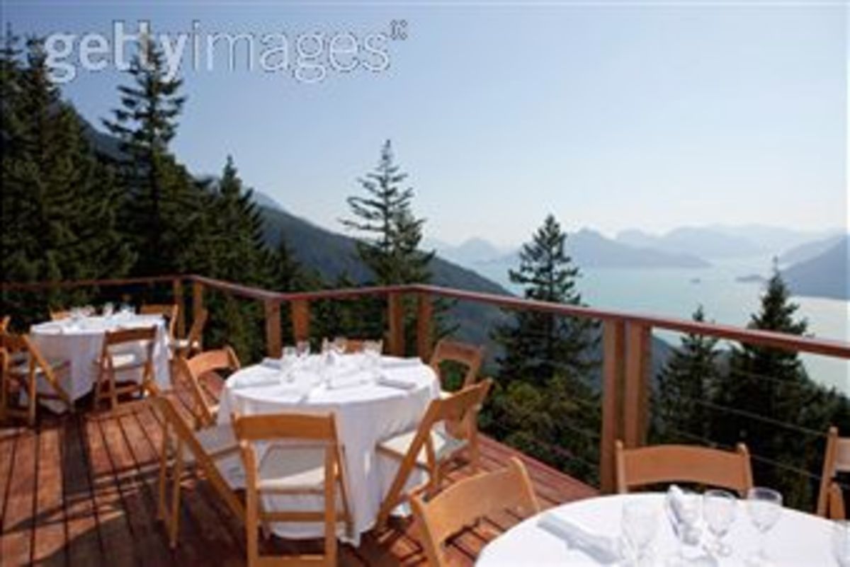 OUTDOOR ENTERTAINING: The Deck