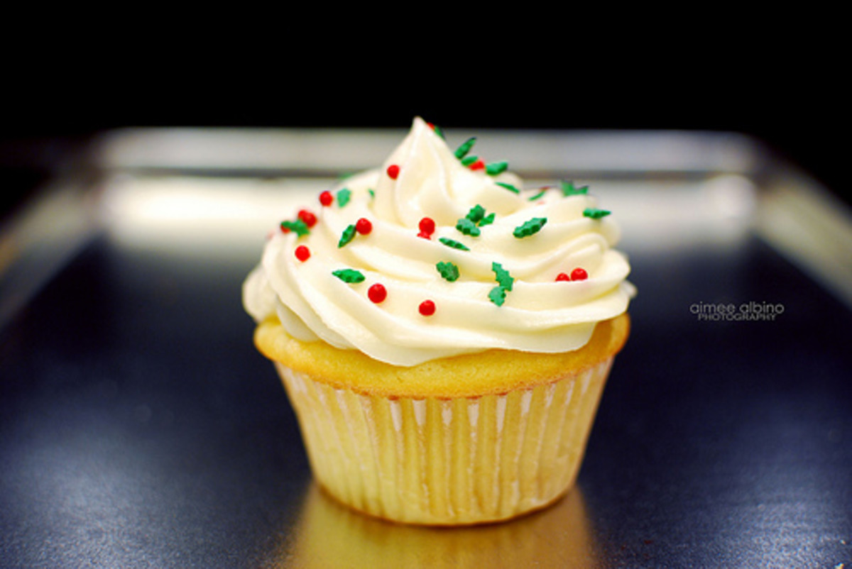 Simple and Easy Vanilla Cupcakes