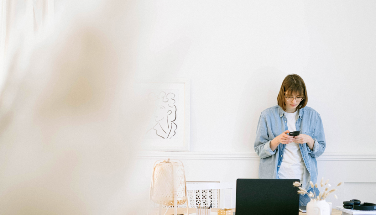 100 Flirty Responses to Compliments Over Text (Funny, Sweet, and Bold)