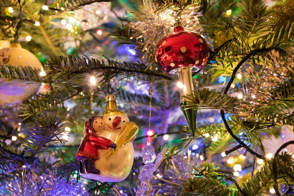 Frugal Ways to Get Holiday Decorations and Supplies on a Budget