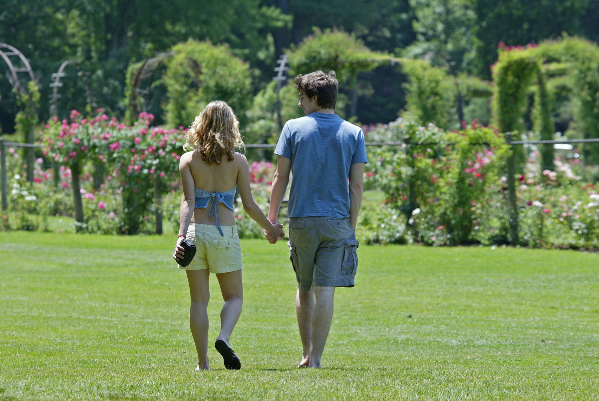 First Date Tips - How to Ask Someone Out