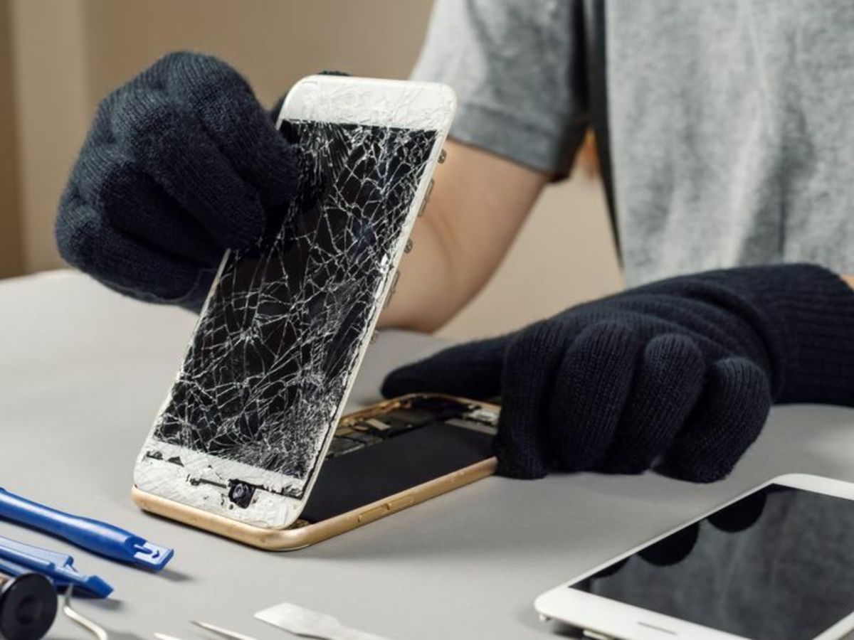 Ten Funny Reasons Why Many People Cling to Old, Cracked Phones