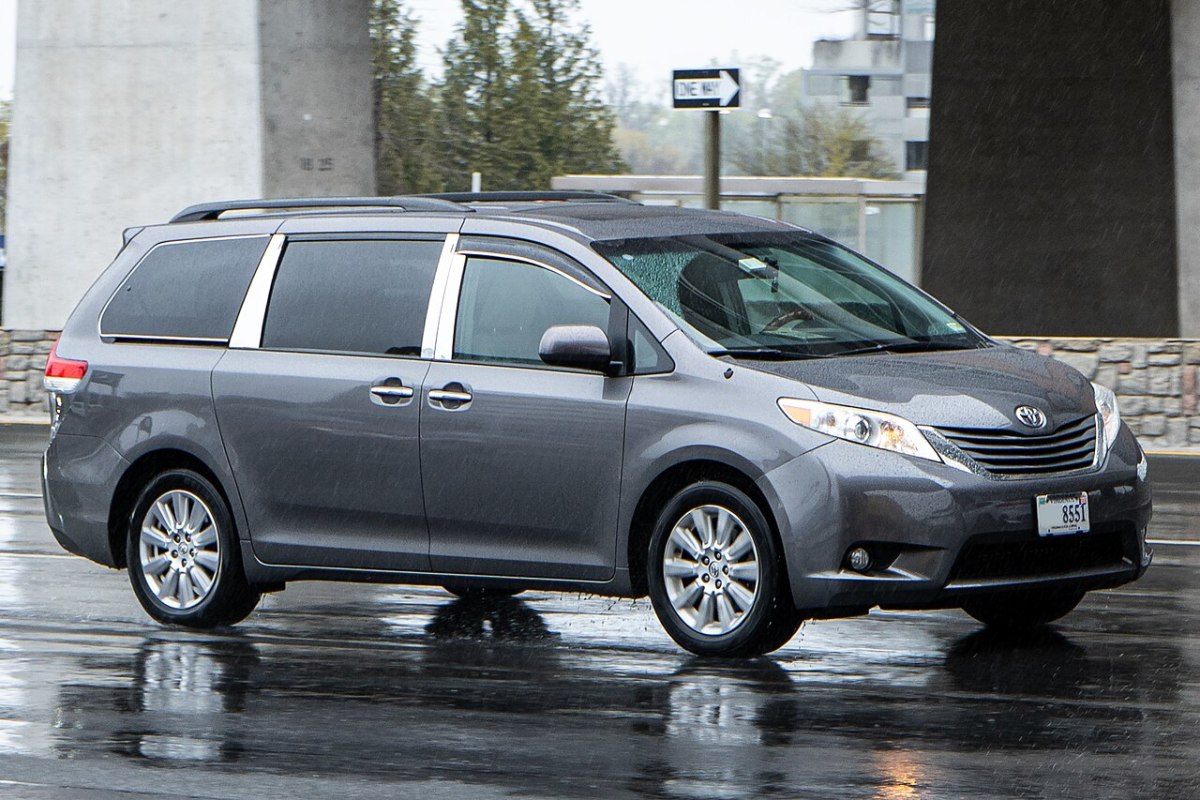 Toyota Avanza vs. Toyota Sienna: Why Can’t Pinoys Have Nice Cars?