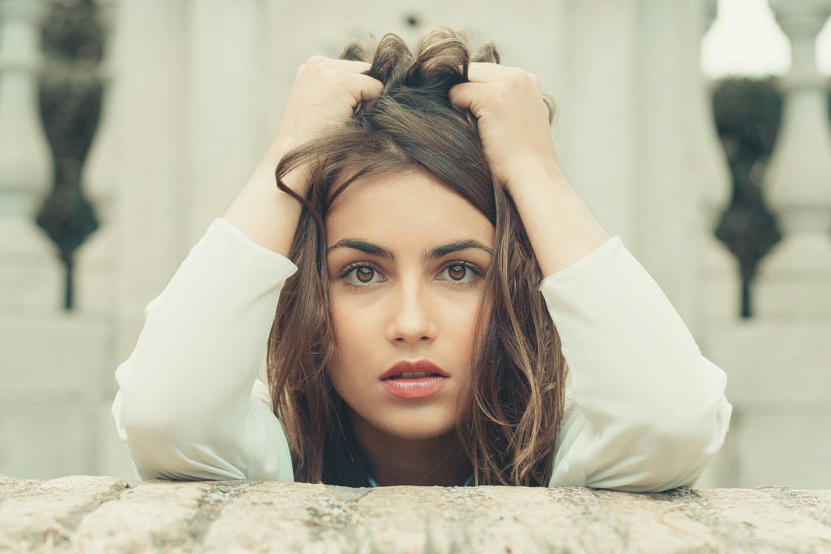 Overthinking Every Text? How to Date With Anxiety Without Losing Yourself”