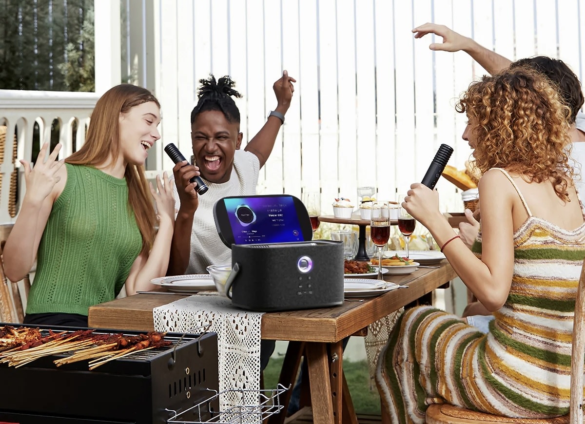 Ikarao’s Shell S2 Portable Karaoke Machine Does Karaoke On The Go