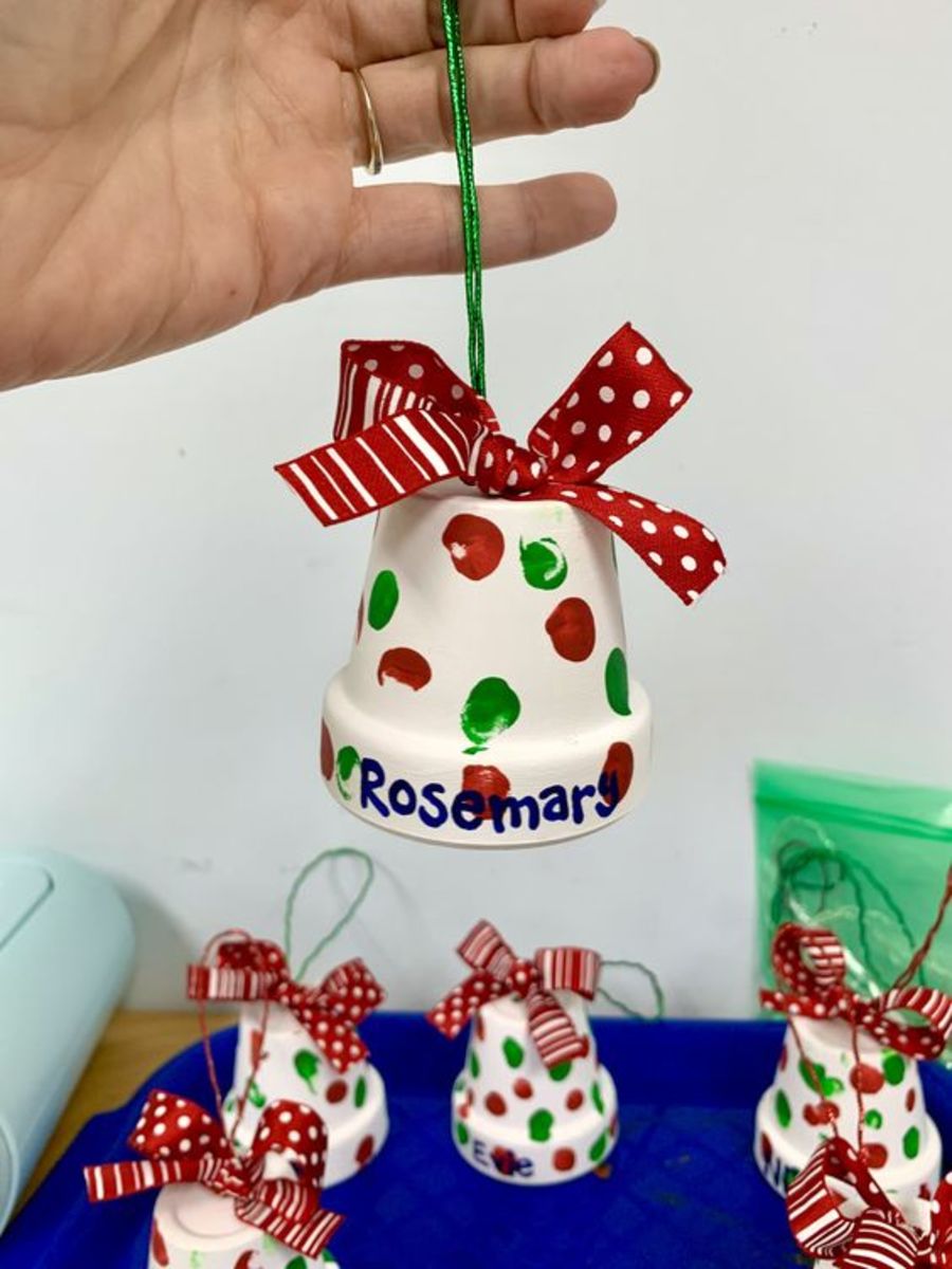 Homemade Gifts For Kids Easy Winter Toddler No-Glue Christmas Tree
