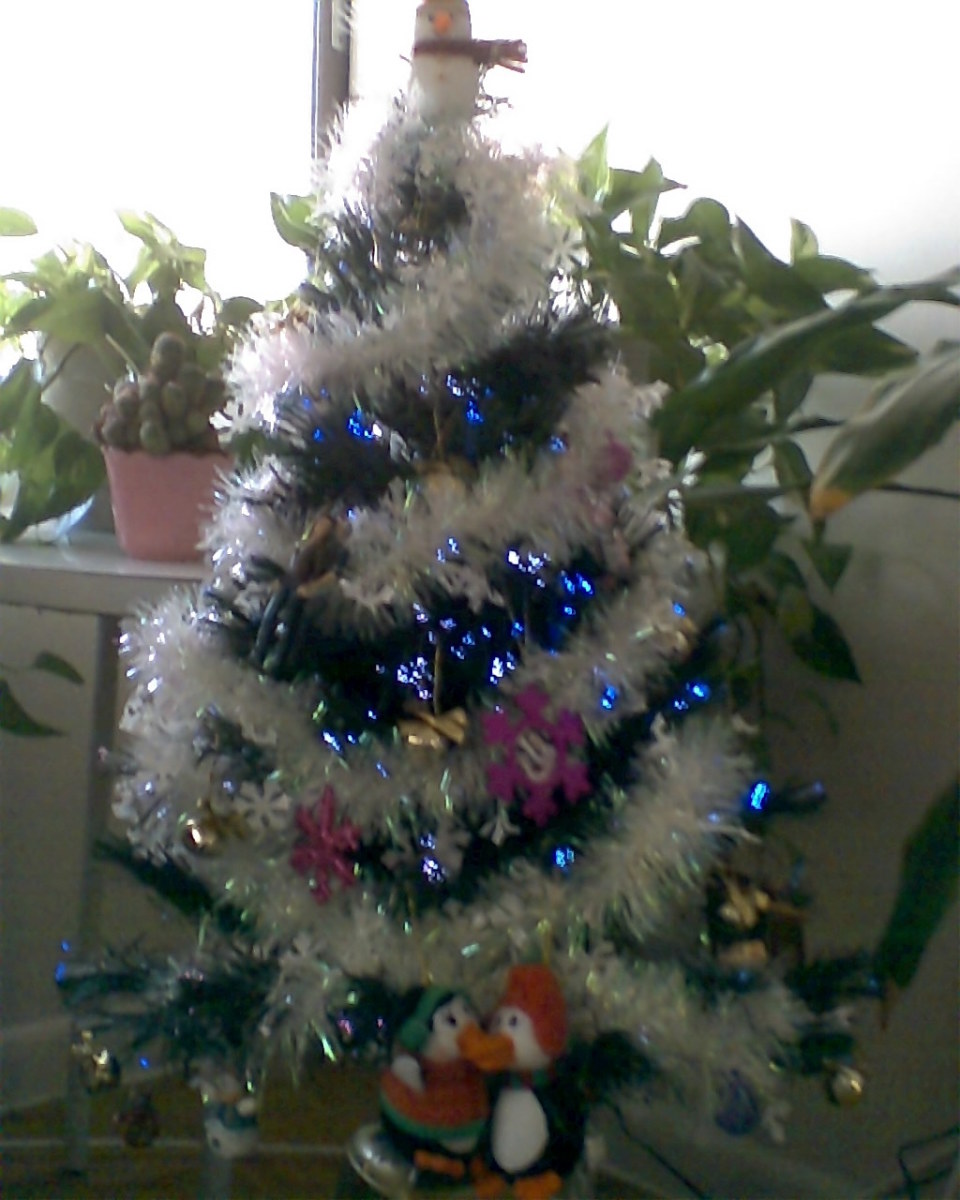 13 Signs You Don't Know How to Properly Decorate a Christmas Tree