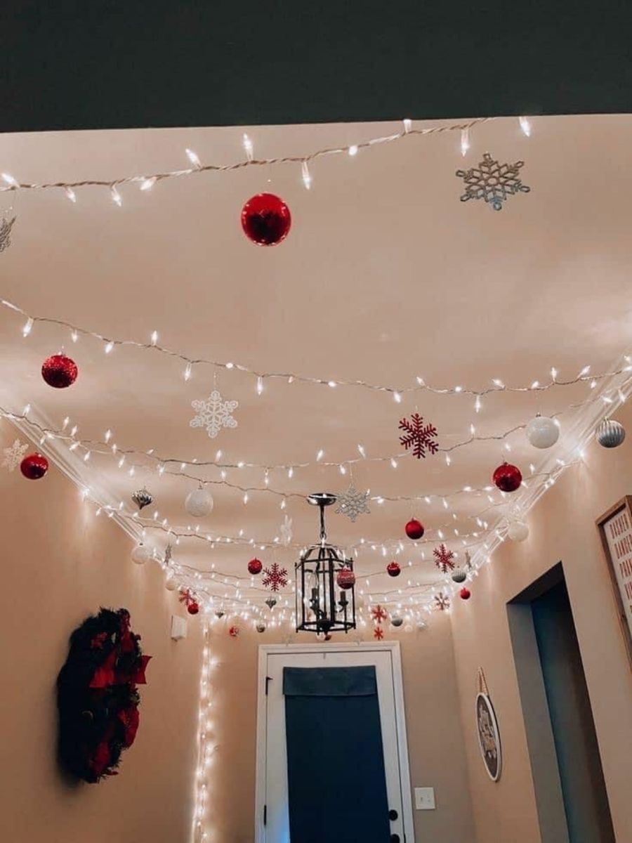 thumbnail image 2 of 4Pcs Christmas Foil Decorations, Christmas Ceiling Decorations Retro Garlands Festive Hanging Tinsel Swirl Xmas Foil Decorations For Christmas 2 of 13
