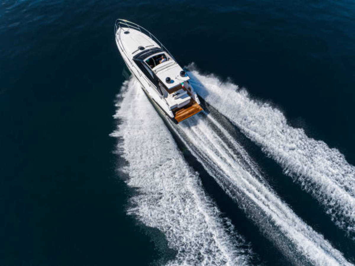 Top 5 Reasons to Choose a Luxury Yacht Rental for Your Next Vacation