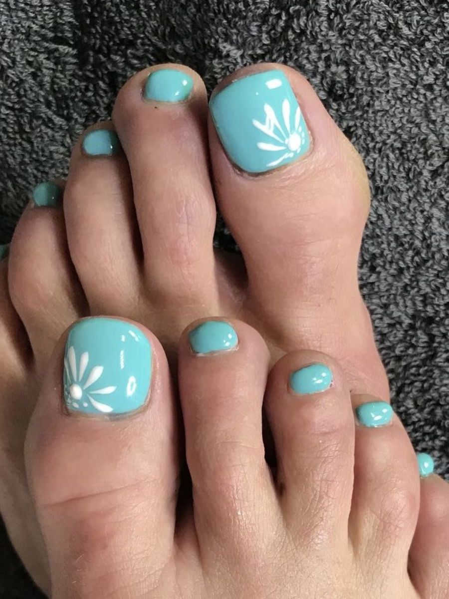 Elegant Toe Nail Designs for Summer Vibes